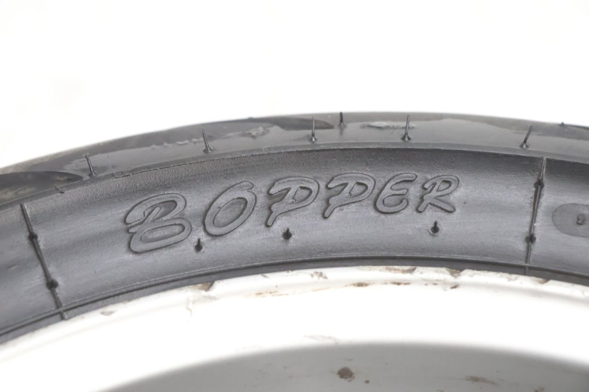 photo de REAR RIM AND TIRE PEUGEOT VIVACITY 50 (2004 - 2009) - High-resolution close-up