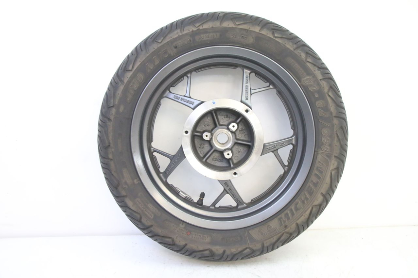 photo de REAR RIM AND TIRE YAMAHA XMAX X-MAX 125 (2021 - 2025) - Main view