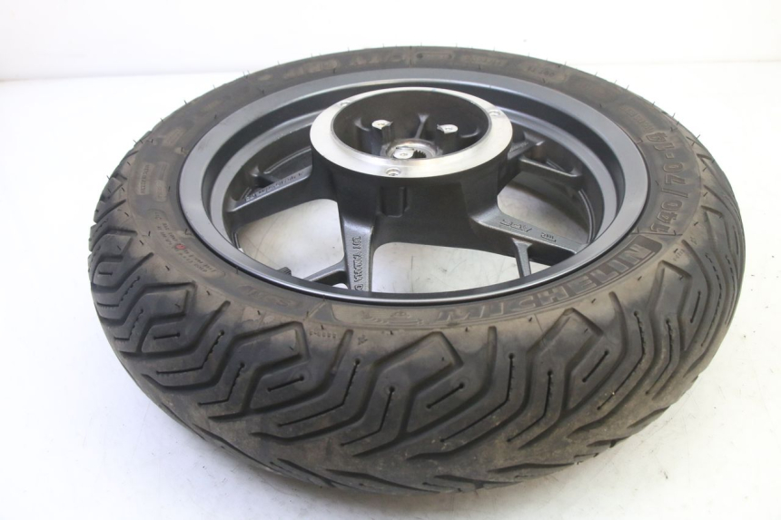 photo de REAR RIM AND TIRE YAMAHA XMAX X-MAX 125 (2021 - 2025) - Component detail