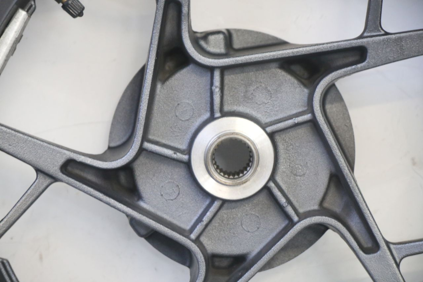 photo de REAR RIM AND TIRE YAMAHA XMAX X-MAX 125 (2021 - 2025) - Markings and original references