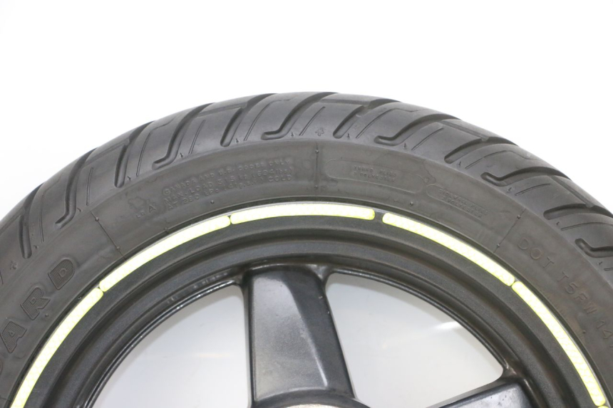 photo de REAR RIM AND TIRE YAMAHA XMAX X-MAX 125 (2006 - 2009) - High-resolution close-up