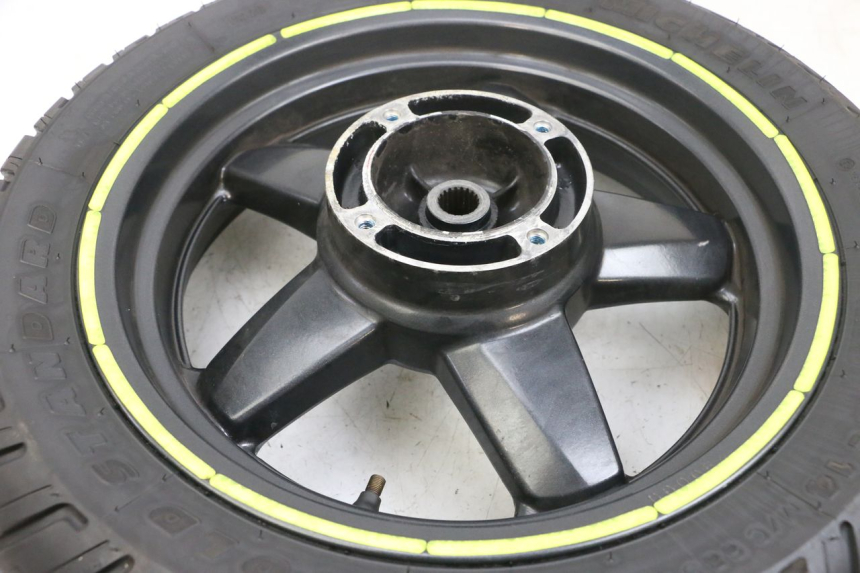 photo de REAR RIM AND TIRE YAMAHA XMAX X-MAX 125 (2006 - 2009) - Surface and material condition