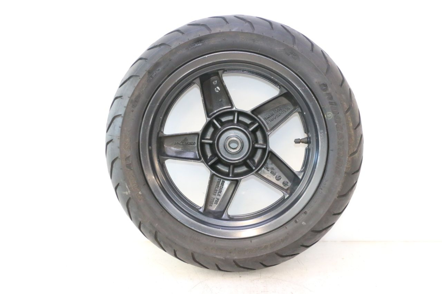 photo de REAR RIM AND TIRE YAMAHA XMAX X-MAX 125 (2006 - 2009) - Distinctive features