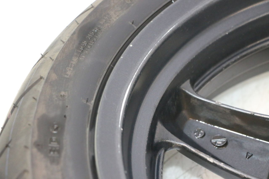 photo de REAR RIM AND TIRE YAMAHA XMAX X-MAX 125 (2006 - 2009) - Alternative perspective