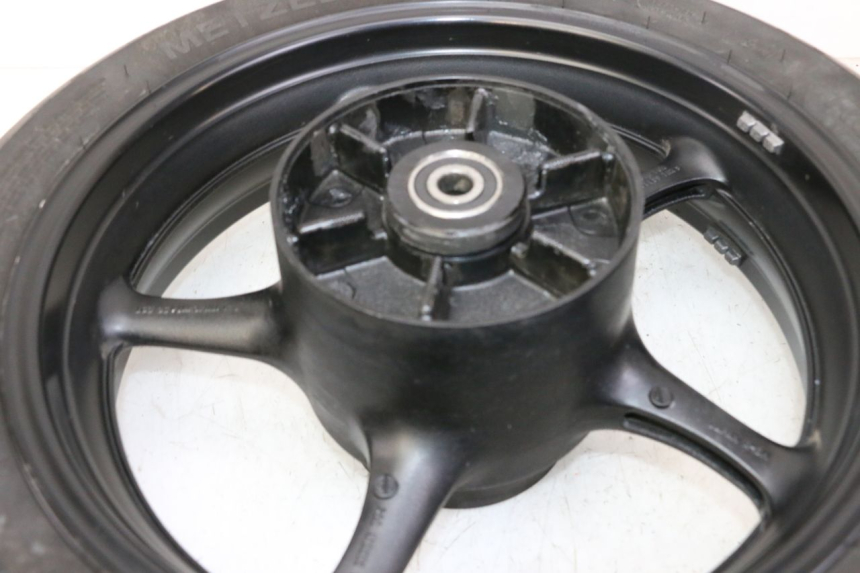 photo de REAR RIM AND TIRE YAMAHA XJ6 ABS 600 (2008 - 2016) - Technical close-up