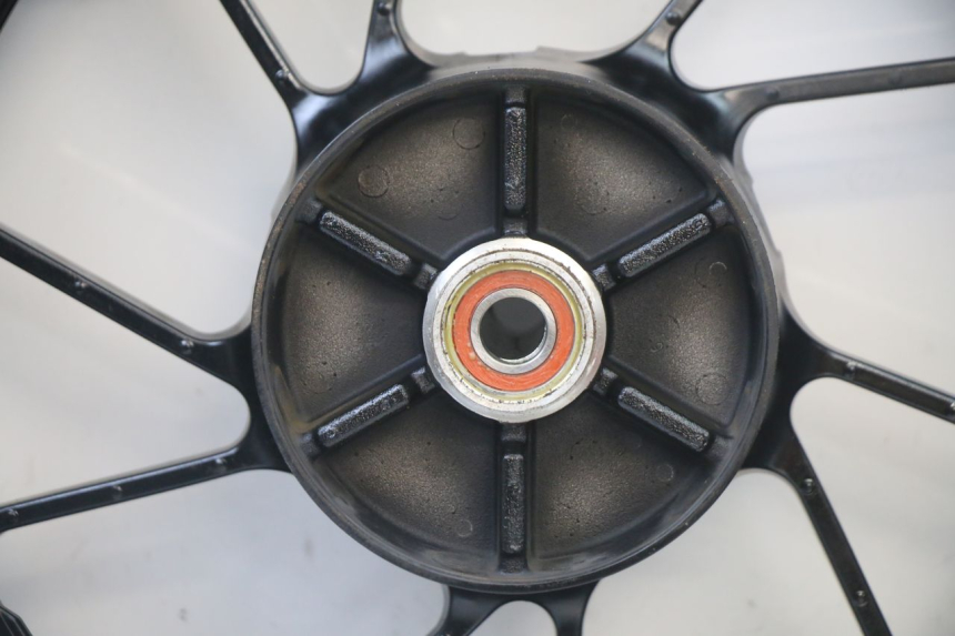 photo de REAR RIM AND TIRE YAMAHA TRACER 7 700 (2020 - 2024) - Technical close-up