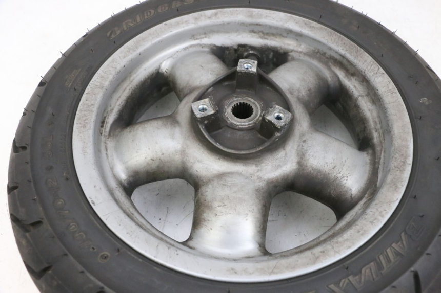 photo de REAR RIM AND TIRE YAMAHA YP MAJESTY 125 (2002 - 2006) - Surface and material condition