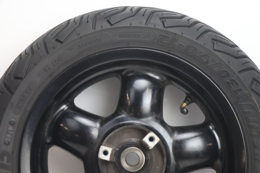 photo de REAR RIM AND TIRE YAMAHA YP MAJESTY 125 (2002 - 2006) - Component detail