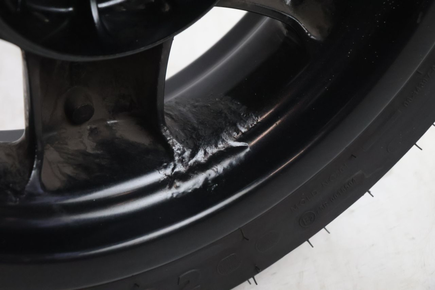 photo de REAR RIM AND TIRE YAMAHA YP MAJESTY 125 (2002 - 2006) - Component zoom