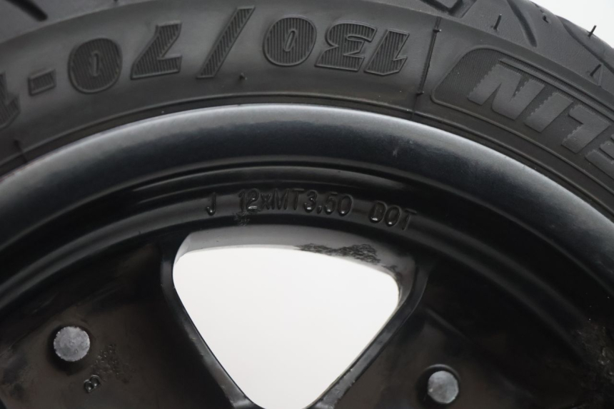photo de REAR RIM AND TIRE YAMAHA YP MAJESTY 125 (2002 - 2006) - Detailed visual inspection