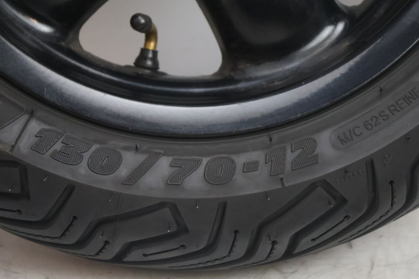 photo de REAR RIM AND TIRE YAMAHA YP MAJESTY 125 (2002 - 2006) - Used quality zoom