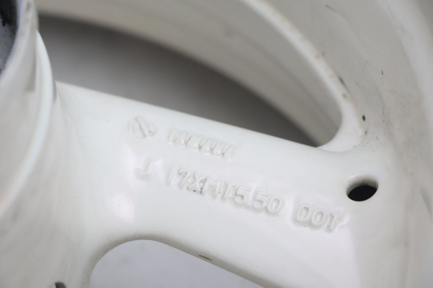 photo de REAR RIM AND TIRE YAMAHA YZF R GENESIS 750 (1993 - 1998) - High-resolution close-up