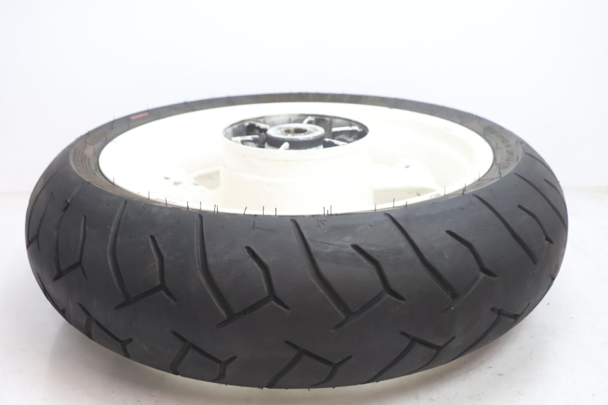 photo de REAR RIM AND TIRE YAMAHA YZF R GENESIS 750 (1993 - 1998) - Technical close-up