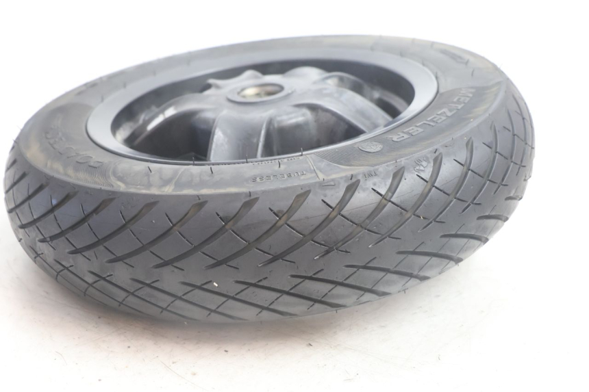photo de REAR RIM AND TIRE PIAGGIO ZIP IGET 4T 50 (2021 - 2023) - High-resolution close-up