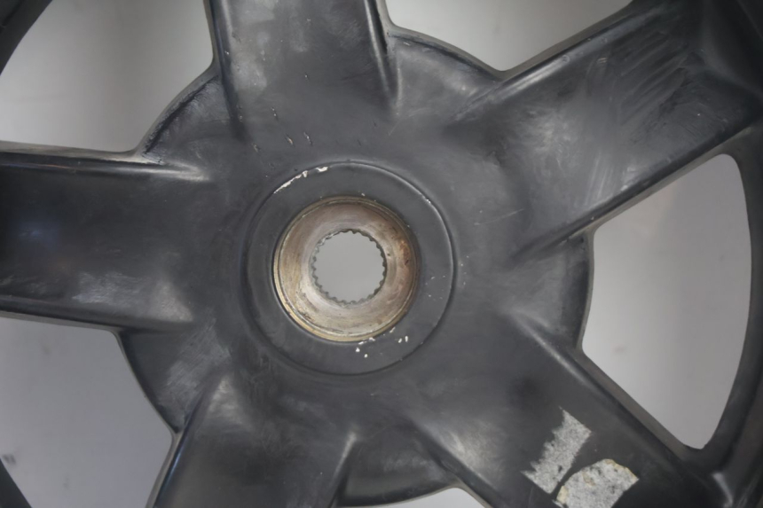 photo de REAR RIM AND TIRE PIAGGIO ZIP IGET 4T 50 (2021 - 2023) - Alternative perspective