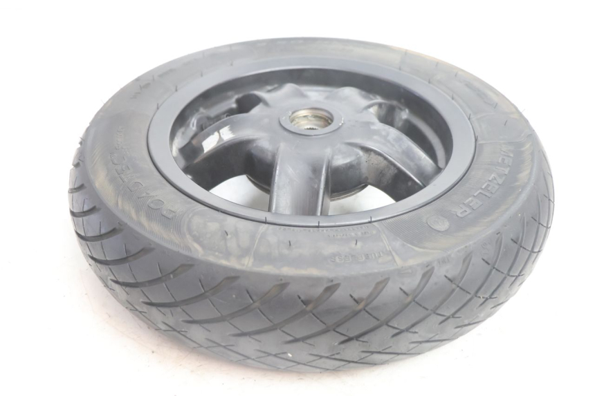 photo de REAR RIM AND TIRE PIAGGIO ZIP IGET 4T 50 (2021 - 2023) - Technical close-up
