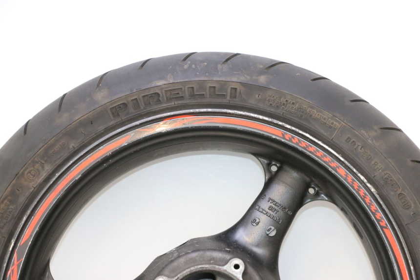 photo de REAR RIM AND TIRE KAWASAKI ZX-6R ZX6R 600 (1995 - 1997) - Detailed visual inspection