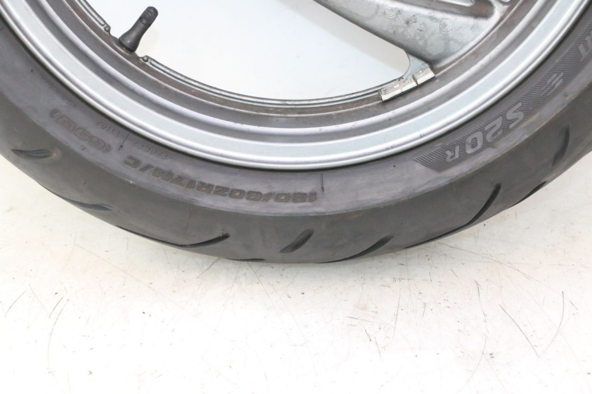 photo de REAR RIM AND TIRE KAWASAKI ZZR 600 (1995 - 2004) - Surface and material condition