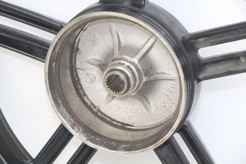 photo de REAR WHEEL RIM KYMCO AGILITY 16+ 4T 50 (2018 - 2023) - Technical close-up