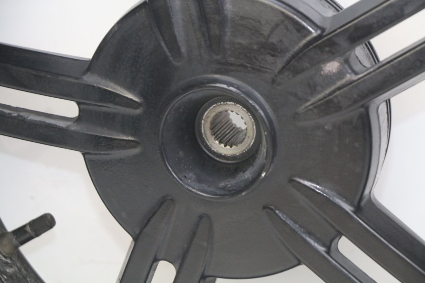 photo de REAR WHEEL RIM KYMCO AGILITY 16+ 4T 50 (2018 - 2023) - Fixing points details