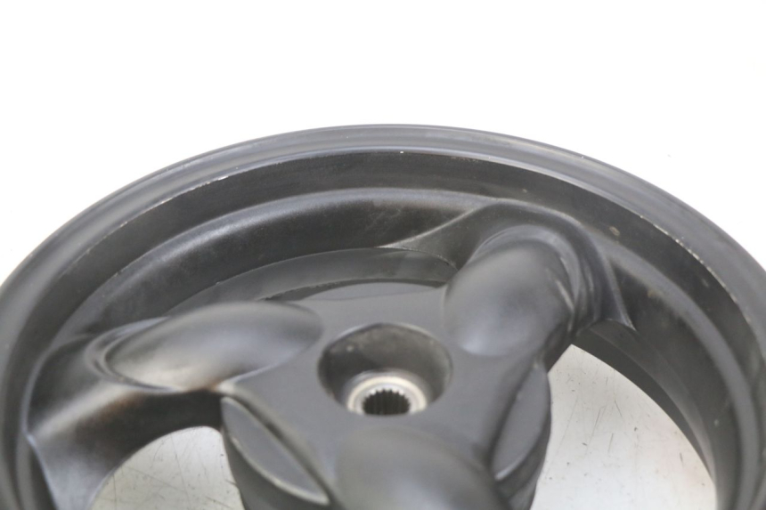 photo de REAR WHEEL RIM KYMCO AGILITY 4T 50 (2018 - 2022) - Additional view of the item