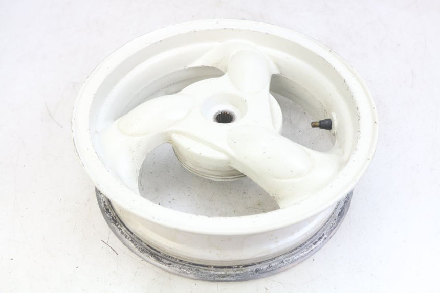 photo de REAR WHEEL KYMCO AGILITY 4T 50 (2005 - 2018) - High-resolution close-up