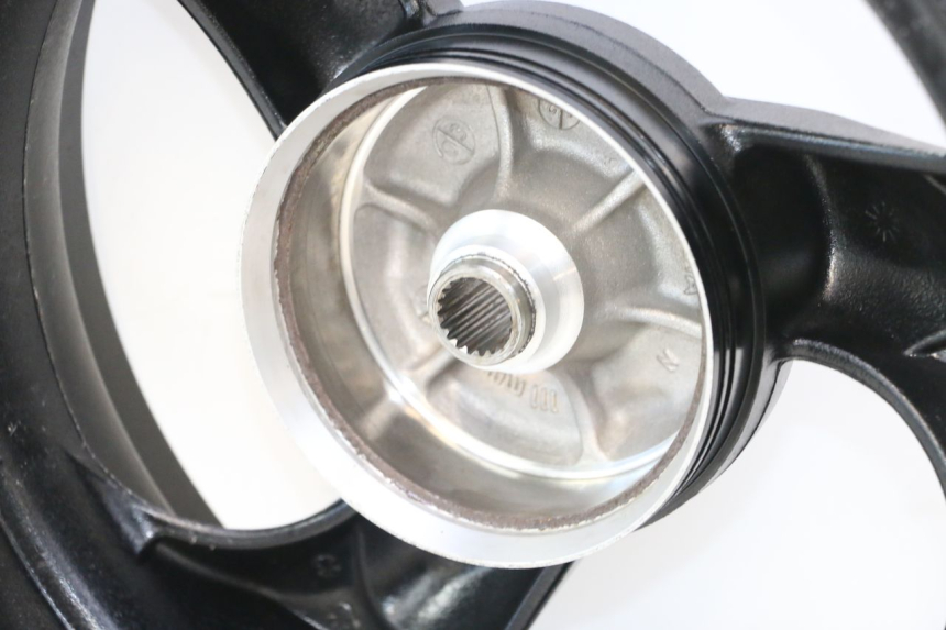 photo de REAR WHEEL RIM KYMCO AGILITY 4T 50 (2018 - 2022) - Fixing points details