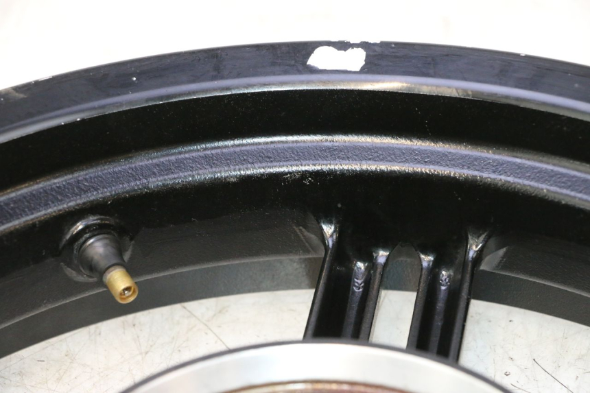photo de REAR WHEEL RIM KYMCO AGILITY CITY 2T 50 (2008 - 2016) - Alternative perspective