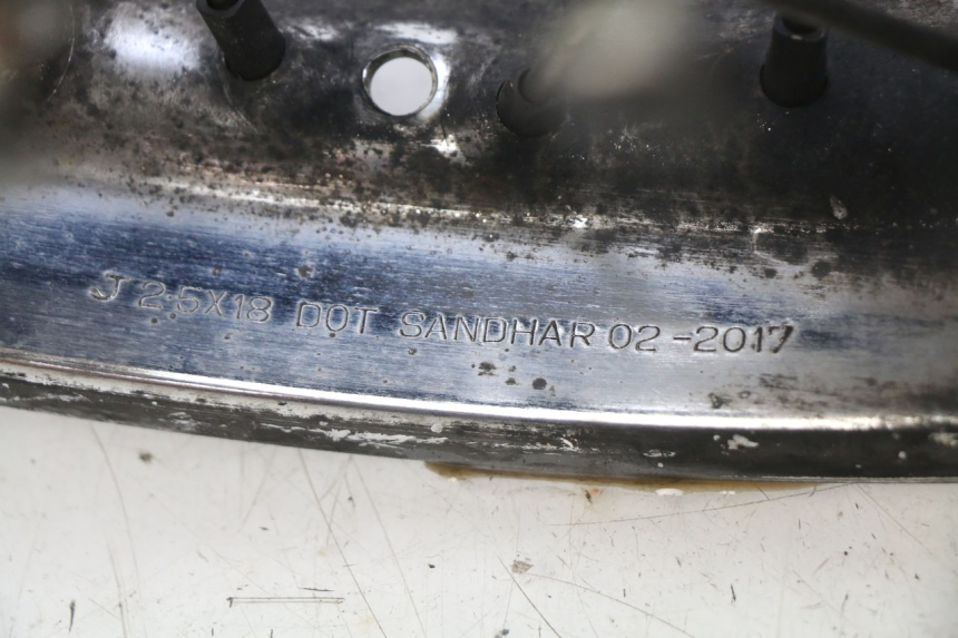 photo de REAR WHEEL RIM ROYAL ENFIELD BULLET CLASSIC 500 (2017 - 2020) - Component detail