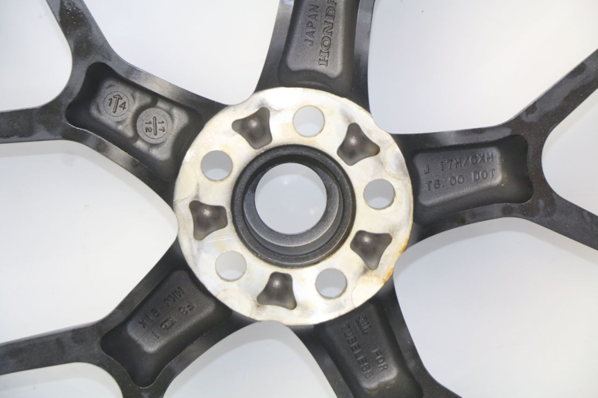 photo de REAR WHEEL RIM HONDA CB R 1000 (2018 - 2023) - Focus on structure