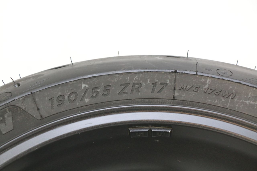 photo de REAR WHEEL RIM HONDA CB R 1000 (2018 - 2023) - Zoom on usage condition