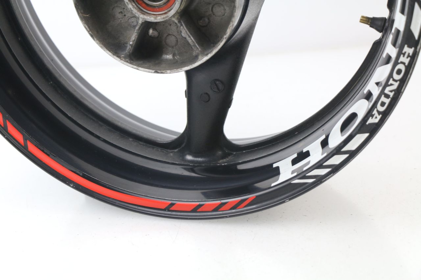 photo de REAR RIM HONDA CBR 929 RR FIREBLADE 900 (2000 - 2001) - High-resolution close-up