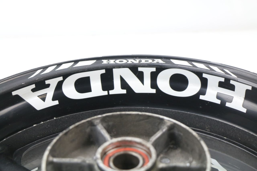 photo de REAR RIM HONDA CBR 929 RR FIREBLADE 900 (2000 - 2001) - Technical close-up