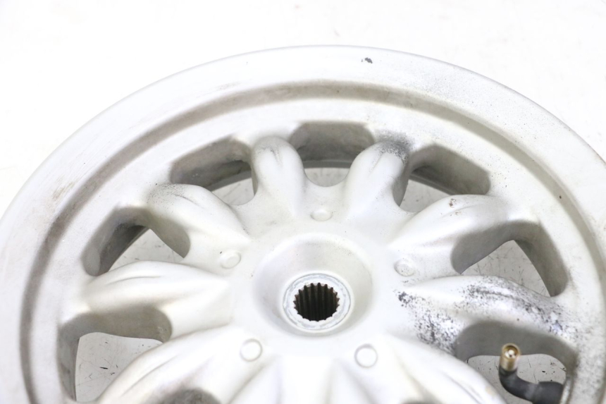 photo de REAR RIM DAELIM BESBI 125 (2007 - 2008) - High-resolution close-up