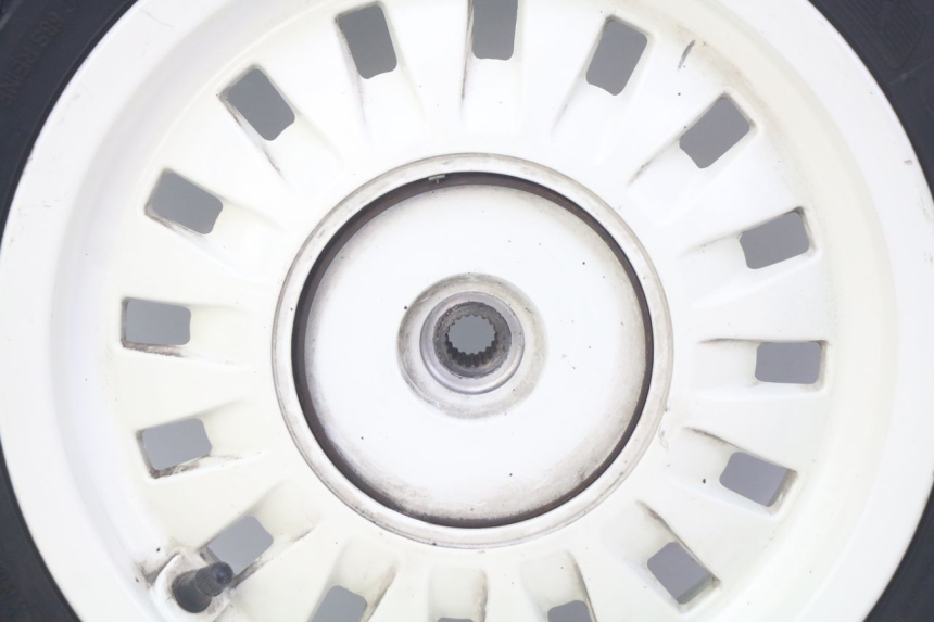 photo de REAR WHEEL RIM PEUGEOT DJANGO 2T 50 (2014 - 2019) - Fixing points details