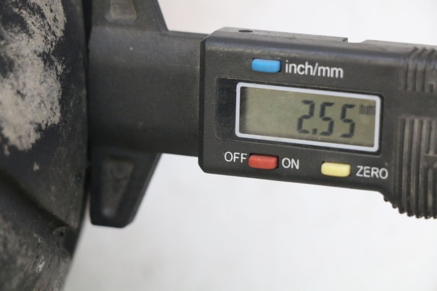 photo de REAR WHEEL RIM PEUGEOT ELYSEO 125 (1999 - 2004) - Zoom on usage condition