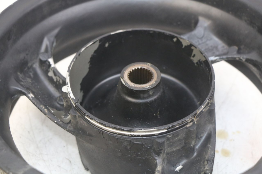 photo de REAR WHEEL RIM HONDA FES PANTHEON 125 (2003 - 2007) - Fixing points details