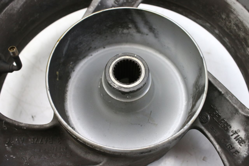 photo de REAR WHEEL RIM HONDA FES S-WING SWING ABS 125 (2007 - 2015) - Surface and material condition