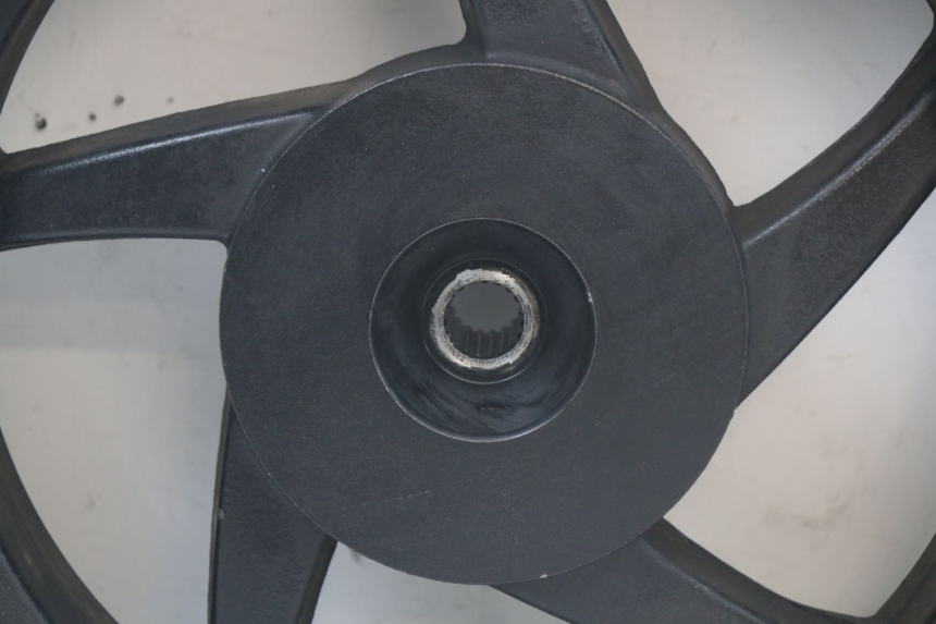 photo de REAR WHEEL RIM SYM FIDDLE 2 50 (2008 - 2013) - Technical close-up