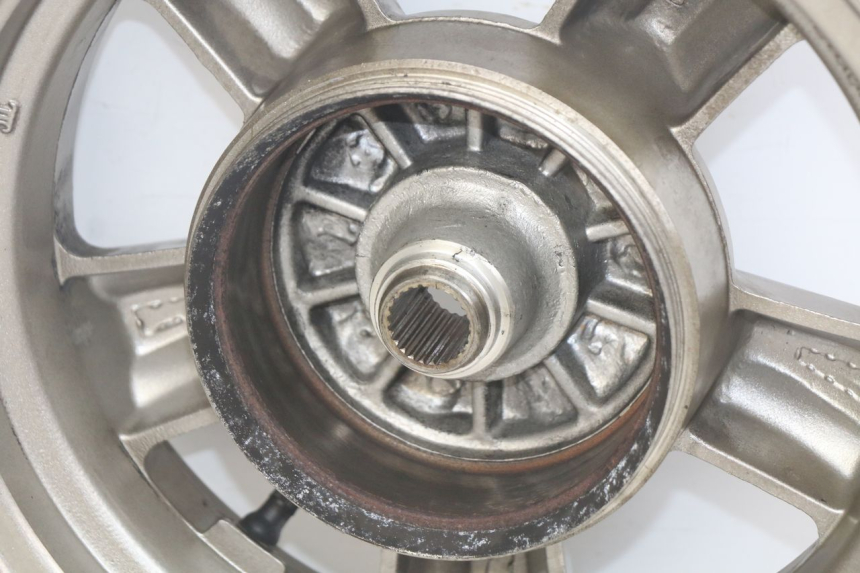 photo de REAR WHEEL RIM SYM FIDDLE 3 III 125 (2014 - 2020) - Technical close-up