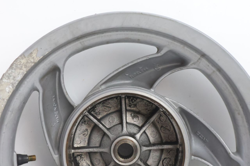 photo de REAR WHEEL PIAGGIO FLY 2T 50 (2004 - 2017) - Additional view of the item