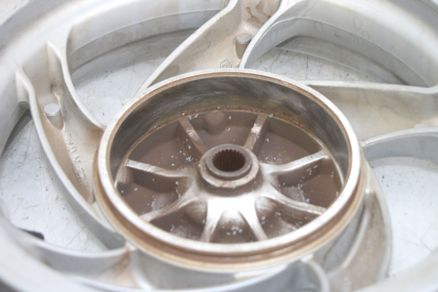 photo de REAR WHEEL RIM PIAGGIO FLY 125 (2005 - 2012) - Fixing points details