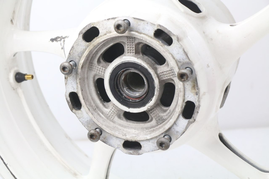 photo de REAR RIM YAMAHA FZ8 800 (2010 - 2016) - Fixing points details