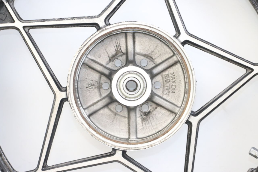 photo de REAR RIM SUZUKI GSX E 250 (1982 - 1983) - Additional view of the item