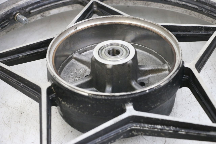 photo de REAR RIM SUZUKI GSX E 250 (1982 - 1983) - Alternative perspective