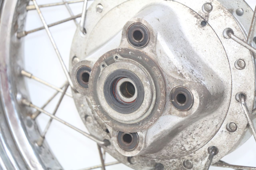 photo de REAR WHEEL SYM HUSKY 125 (1999 - 2005) - Additional view of the item