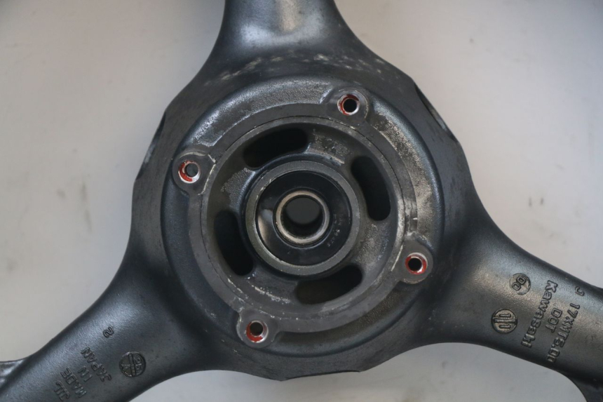 photo de REAR WHEEL RIM KAWASAKI ZR7 ZR-7 S 750 (1999 - 2004) - Markings and original references