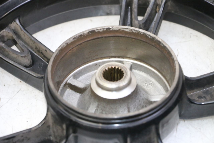 photo de REAR WHEEL RIM PEUGEOT KISBEE 2T 50 (2010 - 2017) - Technical close-up