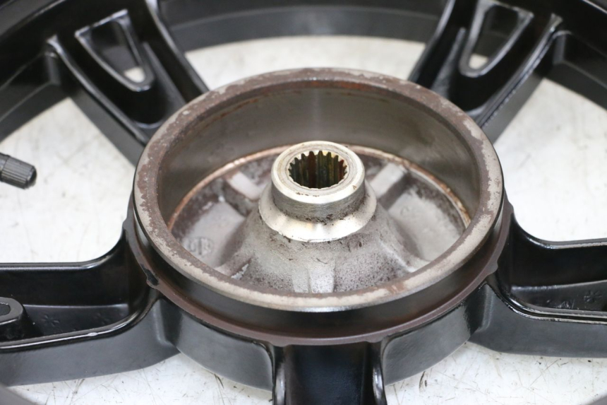 photo de REAR WHEEL RIM PEUGEOT KISBEE 4T 50 (2018 - 2022) - High-resolution close-up