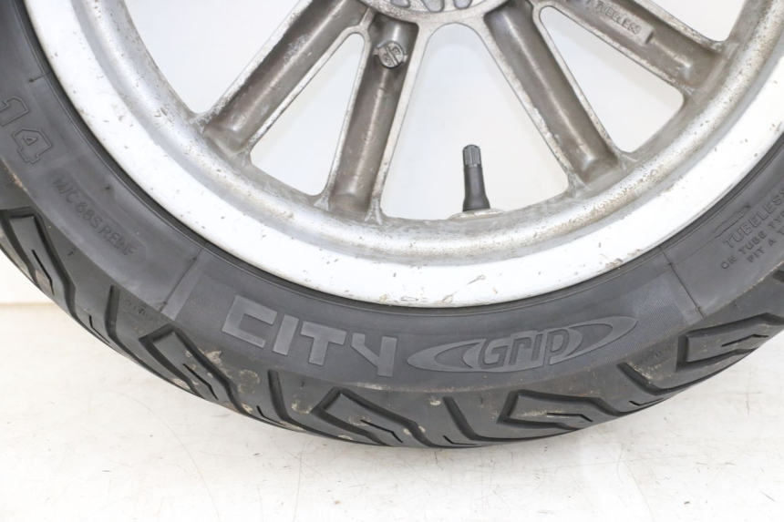 photo de REAR WHEEL RIM PIAGGIO MP3 LT 400 (2007 - 2012) - Additional view of the item
